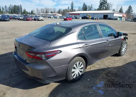 2024 Toyota Camry Hybrid Le z USA, uszkodzony, nr VIN 4T1C31AK2RU068196
